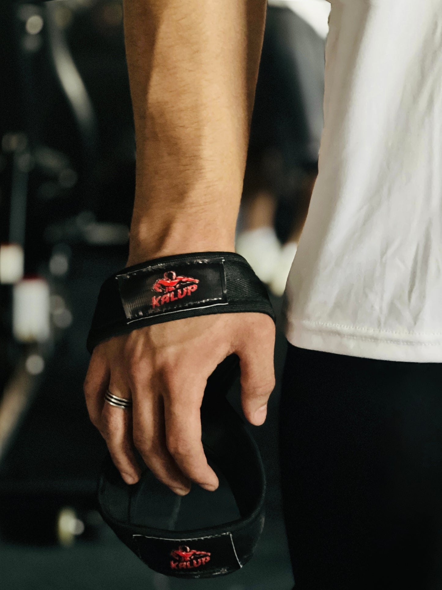 Figure 8 Lifting Straps